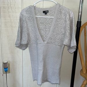 Women’s V-neck Silver Short Sleeved Sweater